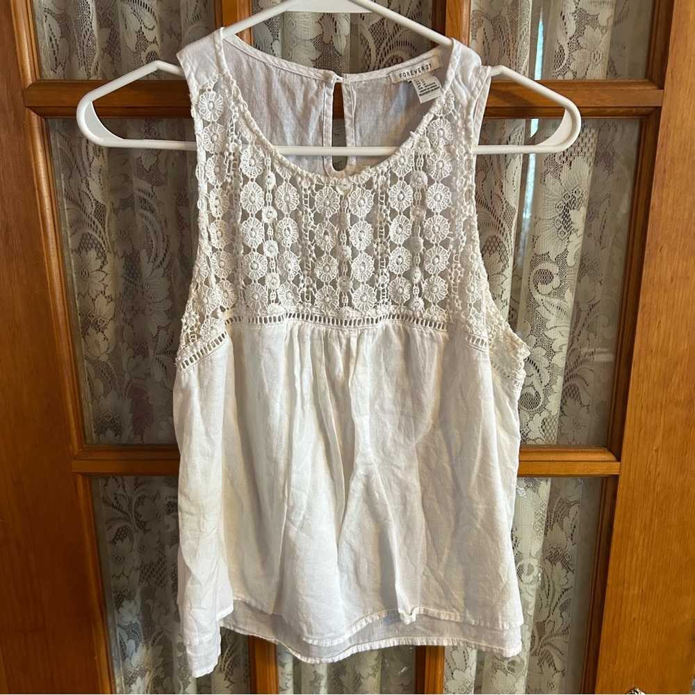 NWOT Forever 21 Lace Sleeveless Top